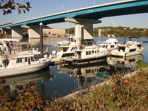 boatsatdock-5.jpg