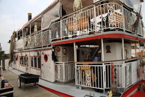 halloweenboat-12.jpg